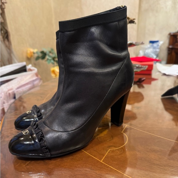 Chanel Lambskin ankle boots booties interlocking CC logo Sz 9.5 - Picture 14 of 16